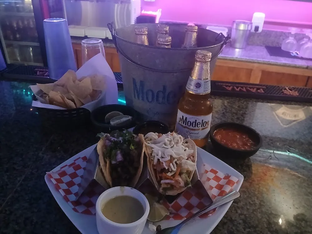 Tacos De Asada Y De Pollo